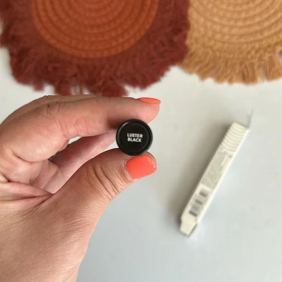 NIB Laura Geller Luster Eyes 24 Hr Eyeliner | Black - Picture 4 of 4